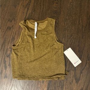 Lululemon NWT train to be tank